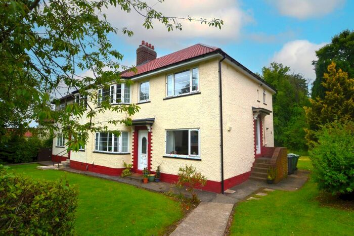 2 Bedroom Flat To Rent In Redesdale Gardens, Adel, Leeds, LS16