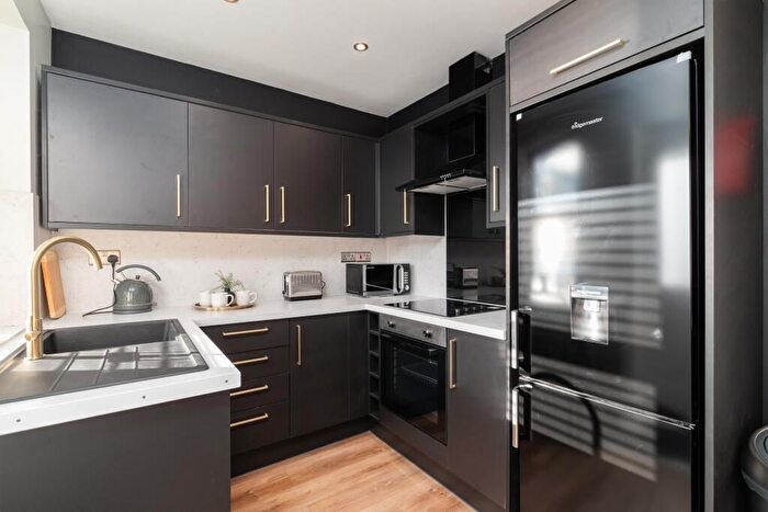 4 Bedroom Flat To Rent In Foxley Hill Road, CR8