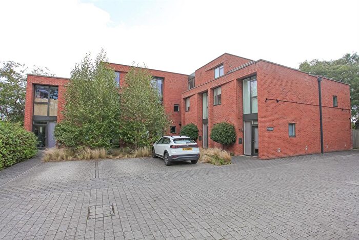 3 Bedroom Flat To Rent In Hill Top Road, Oxford, OX4