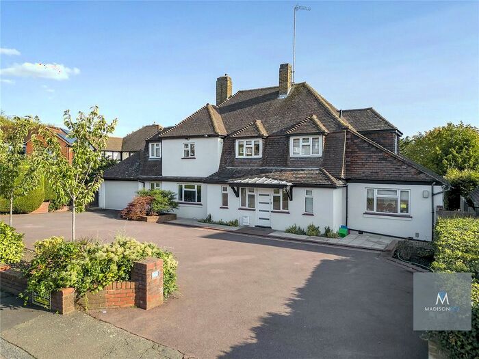 5 Bedroom Detached House To Rent In Parkland Close, Chigwell, Essex, IG7