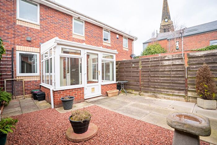 2 Bedroom Flat For Sale In Barbican Mews, York, YO10