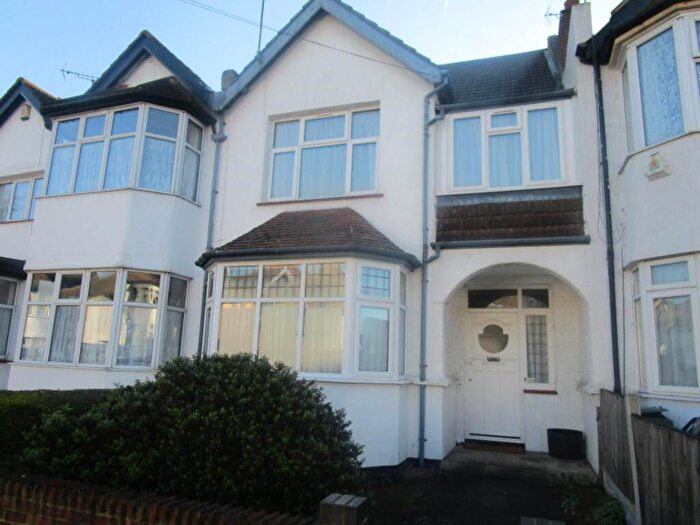 1 Bedroom Flat To Rent In Grange Gardens, Southend On Sea, SS1