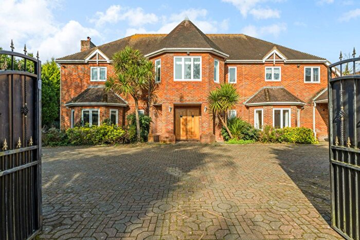 7 Bedroom Detached House For Sale In Hollycombe, Englefield Green, TW20