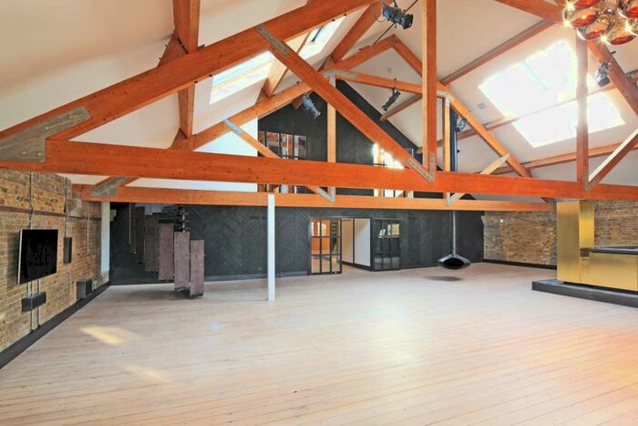 2 Bedroom Penthouse To Rent In Metropolitan Wharf, Wapping Wall, London, E1W