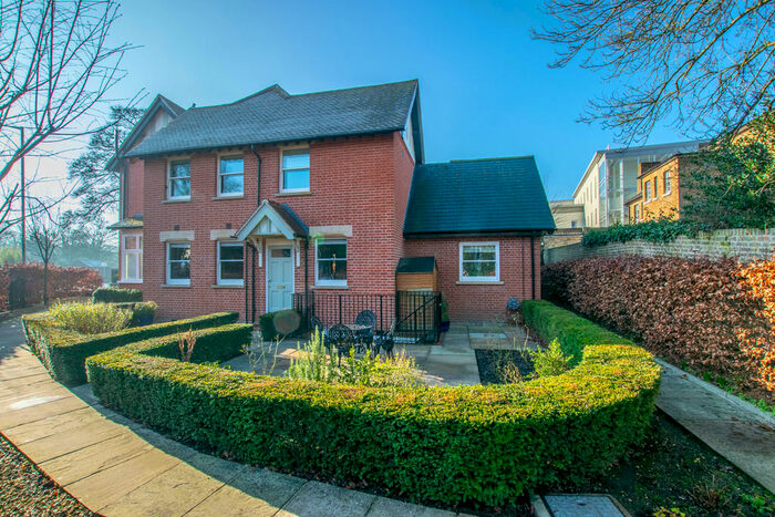 2 Bedroom Apartment To Rent In North Road, Hertford, SG14