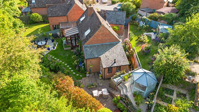 2 Bedroom Detached House For Sale In Chestnut Road, Mollington, Banbury, OX17