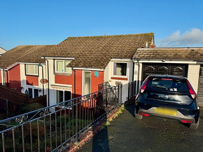 4 Bedroom Link Detached House For Sale In Forder Heights, Crownhill, PL6