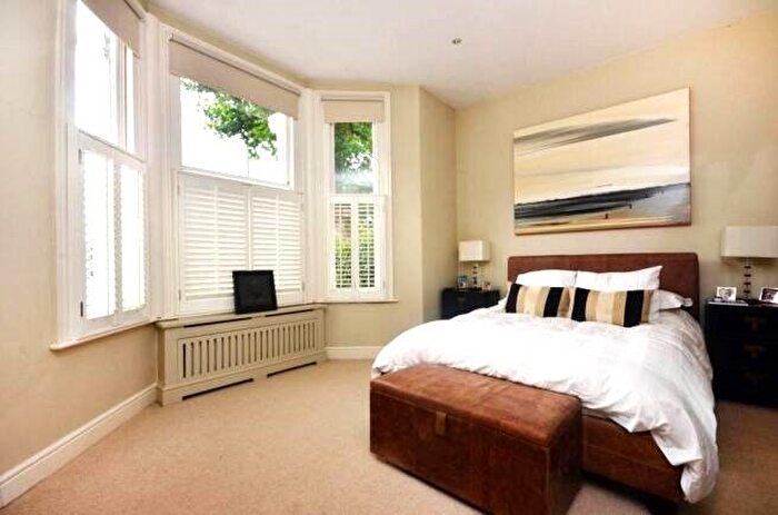 2 Bedroom Flat To Rent In Lebanon Gardens, London, SW18