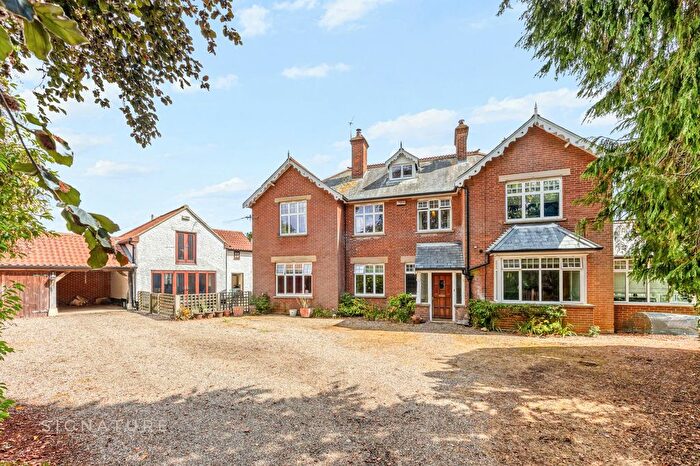 6 Bedroom Detached House For Sale In South Walsham Road, Acle, NR13