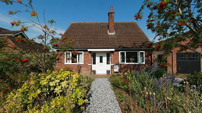 3 Bedroom Detached House To Rent In Weir Road, Hemingford Grey, Huntingdon, PE28