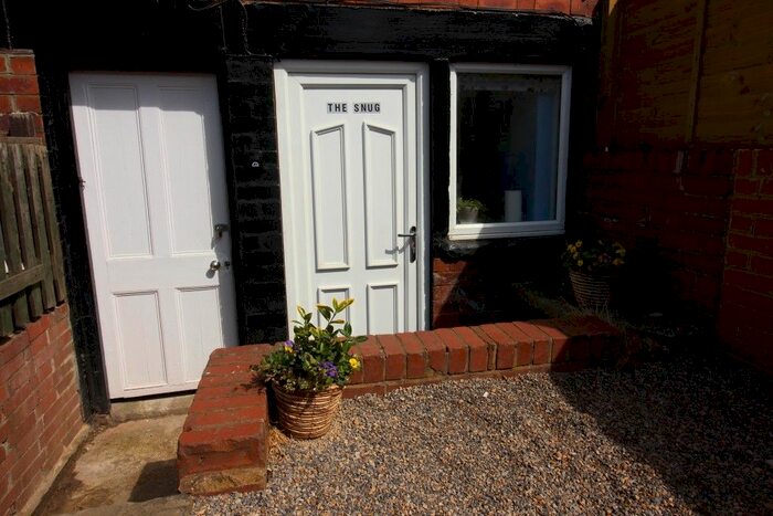 1 Bedroom Detached House To Rent In Basement Flat, 12 Gilpin View, Leeds LS12