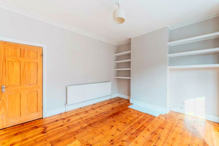 3 Bedroom Semi-Detached House To Rent In Abbey Road, Waddon, Croydon, CR0