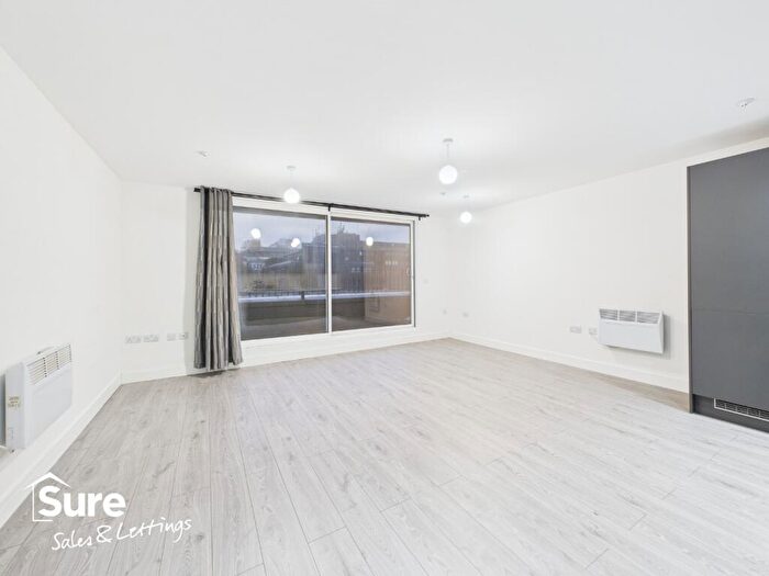 1 Bedroom Apartment To Rent In Vivian Court, Marlowes, Hemel Hempstead, Hertfordshire, HP1