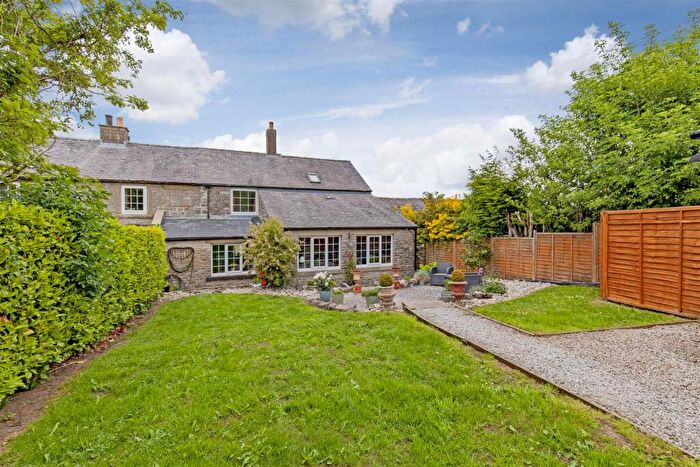 4 Bedroom Semi-Detached House For Sale In Wardlow, Buxton, SK17