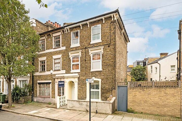 6 Bedroom End Of Terrace House For Sale In Wingmore Road, Herne Hill, SE24