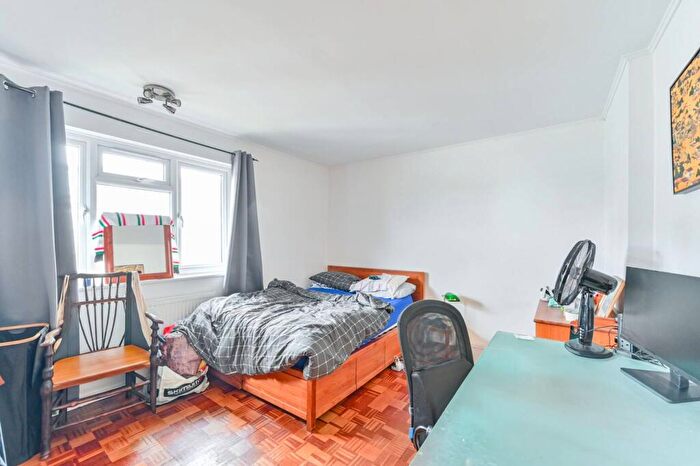 2 Bedroom Flat To Rent In Reedworth Street, Kennington, London, SE11