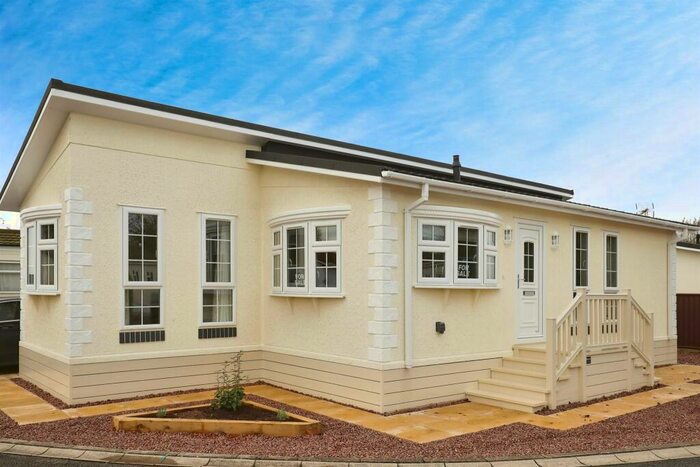 2 Bedroom Detached Bungalow For Sale In Redlands Park, Lighthorne, Warwick, CV35