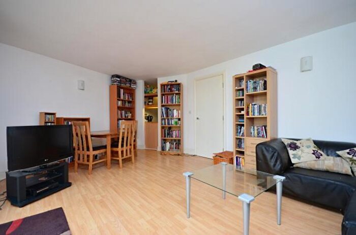 2 Bedroom Flat For Sale In Franklin Building, Westferry Road, London, E14