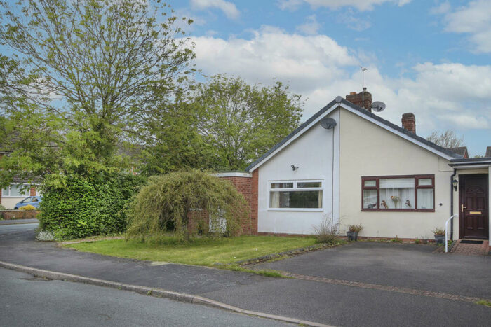 3 Bedroom Semi-Detached Bungalow To Rent In Aspen Road, Burton-on-Trent, DE13