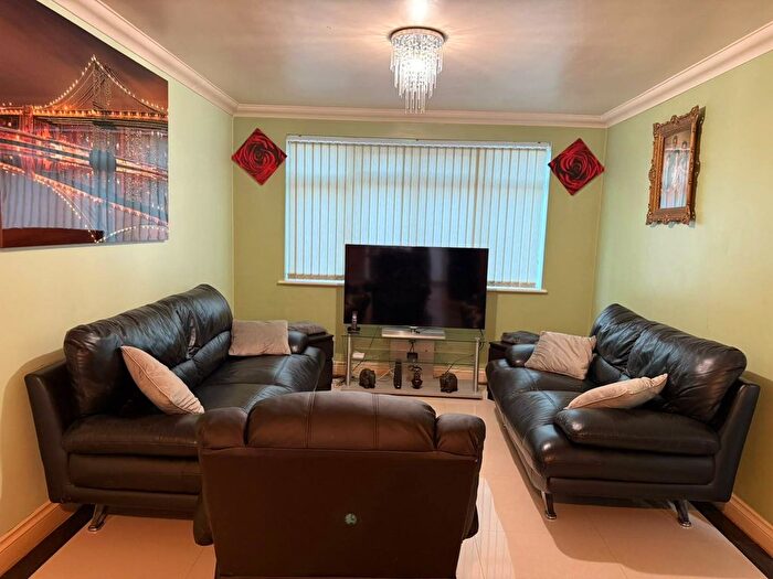 4 Bedroom Semi-Detached House To Rent In Grays, RM17