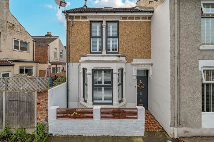 4 Bedroom End Terrace House For Sale In Meyrick Road, Stamshaw, Portsmouth, PO2