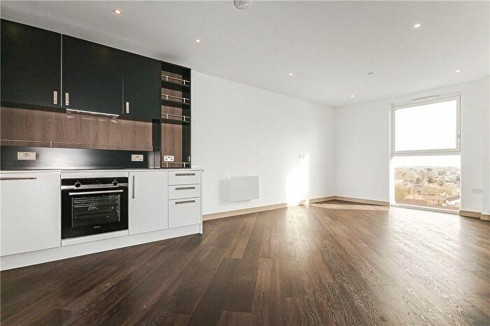 1 Bedroom Flat To Rent In Fairfield Avenue, Staines-Upon-Thames, TW18