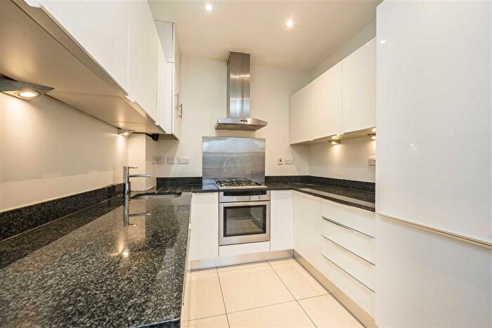 2 Bedroom Flat For Sale In Clarence Road, Teddington, TW11