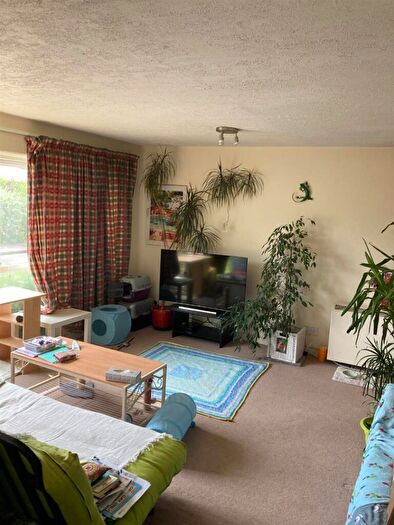 2 Bedroom Property To Rent In Madeira Crescent, West Byfleet, KT14
