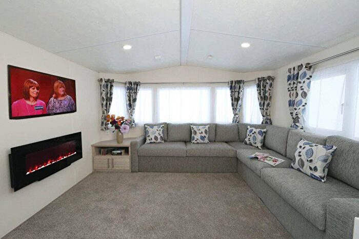 2 Bedroom Park Home For Sale In Glendale Holiday Park, CA7