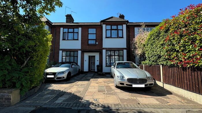 2 Bedroom Flat To Rent In Kildowan Road, Ilford, IG3