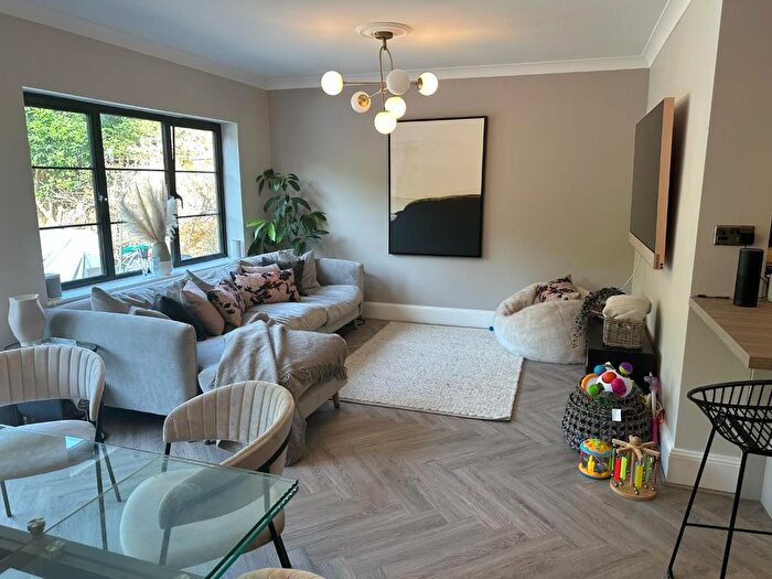 4 Bedroom Semi-Detached House For Sale In Southborough Lane, Bromley, BR2