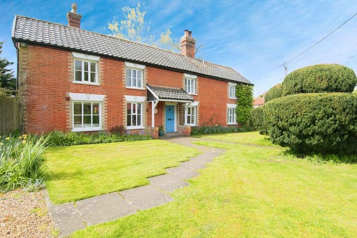 4 Bedroom Detached House For Sale In Diss Road, Burston, Diss, IP22