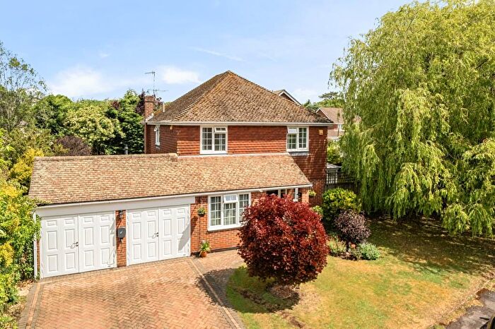 4 Bedroom Detached House For Sale In Sandford Gardens, High Wycombe, Buckinghamshire, HP11