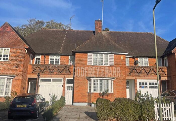 4 Bedroom Semi Detached House To Rent In Hill Top, Hampstead Garden Suburb, NW11