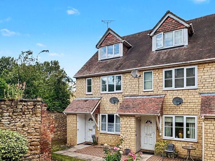 2 Bedroom Maisonette For Sale In Gloucester Street, Faringdon, SN7