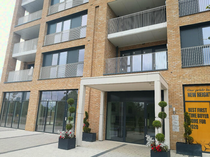 2 Bedroom Flat To Rent In Baronet House, Lakeside Drive, London, NW10