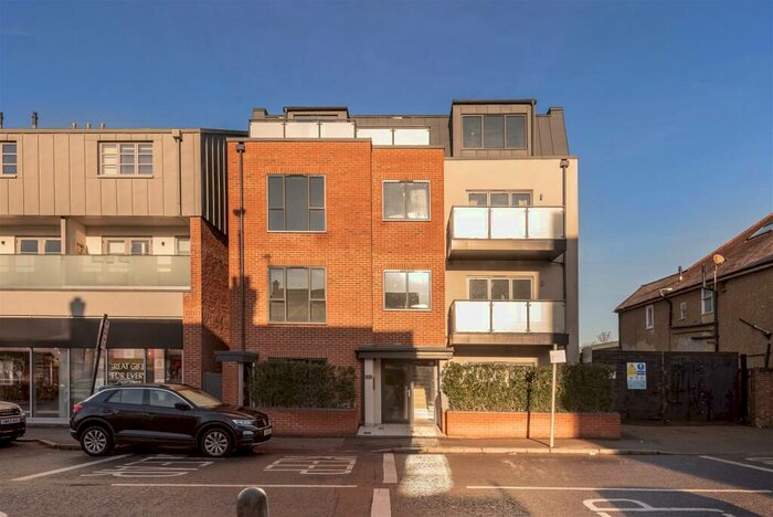 1 Bedroom Apartment To Rent In Hatfield Road, St Albans, AL1