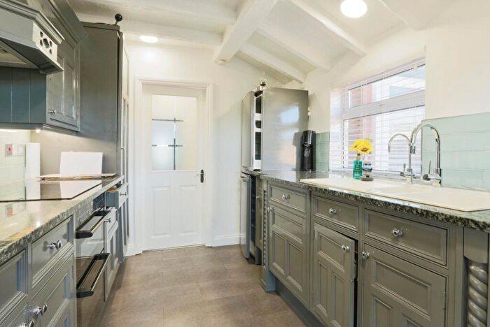 3 Bedroom Terraced House For Sale In Beverley Road, Hull, HU6