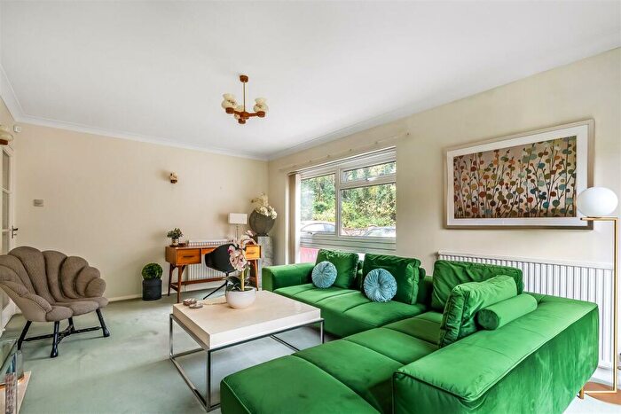 4 Bedroom Detached House For Sale In Ermyn Way, Leatherhead, KT22