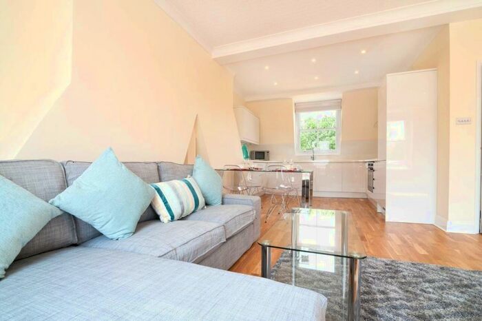 2 Bedroom Apartment To Rent In Almeida Street, Angel, London, N1