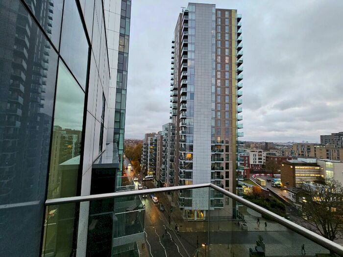 2 Bedroom Apartment To Rent In Devan Grove, London, N4