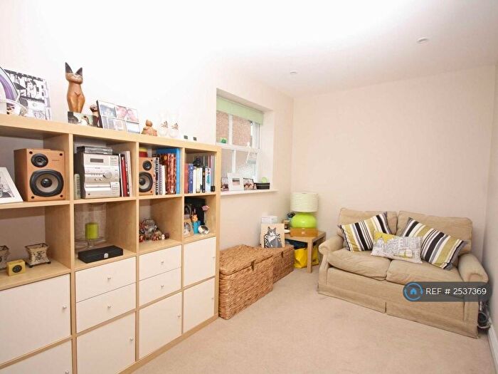 2 Bedroom Flat To Rent In Tolworth Park Road, Surbiton, KT6