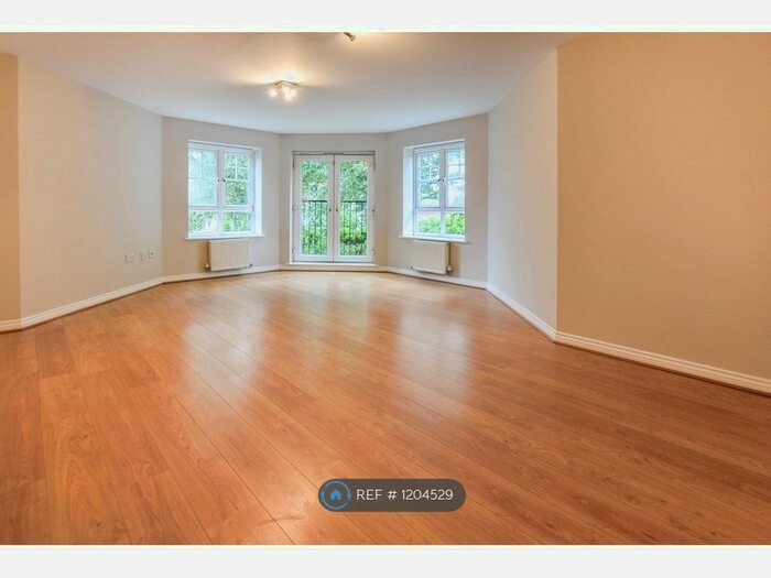 2 Bedroom Flat To Rent In Shaw Heath, Stockport, SK3