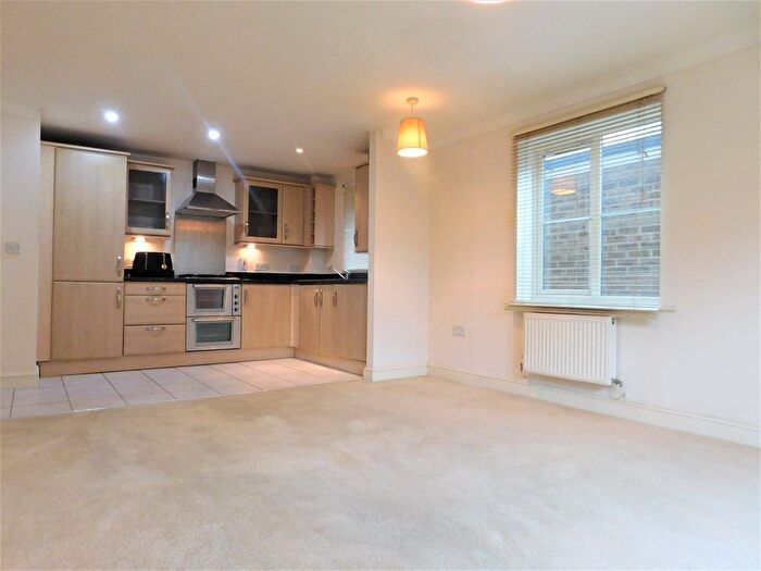 2 Bedroom Flat To Rent In Periwood Crescent, UB6