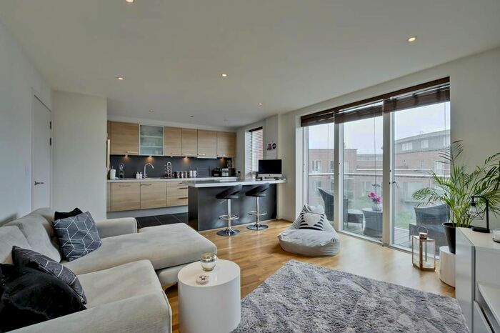 1 Bedroom Flat To Rent In The Heart, New Zealand Avenue, KT12