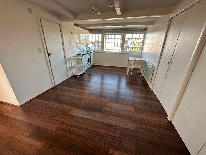 Studio To Rent In Station Road, Hendon Central, London, NW4