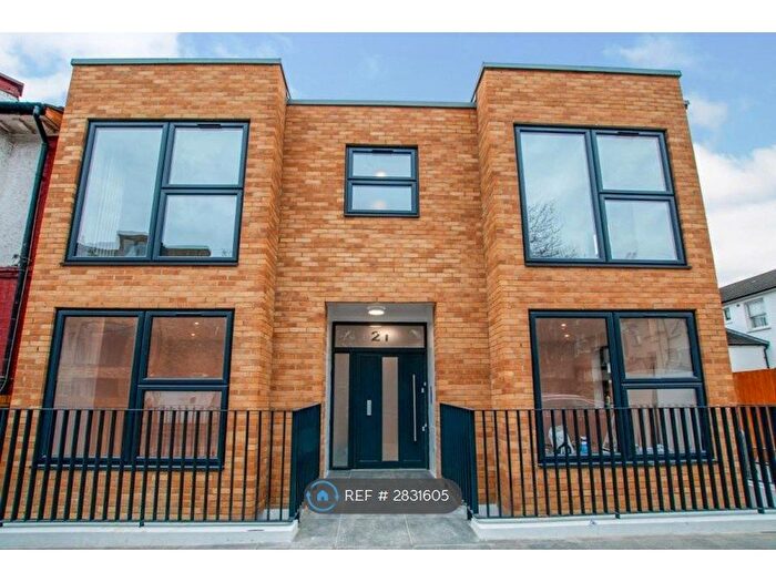 2 Bedroom Flat To Rent In St James's Park, Croydon, CR0