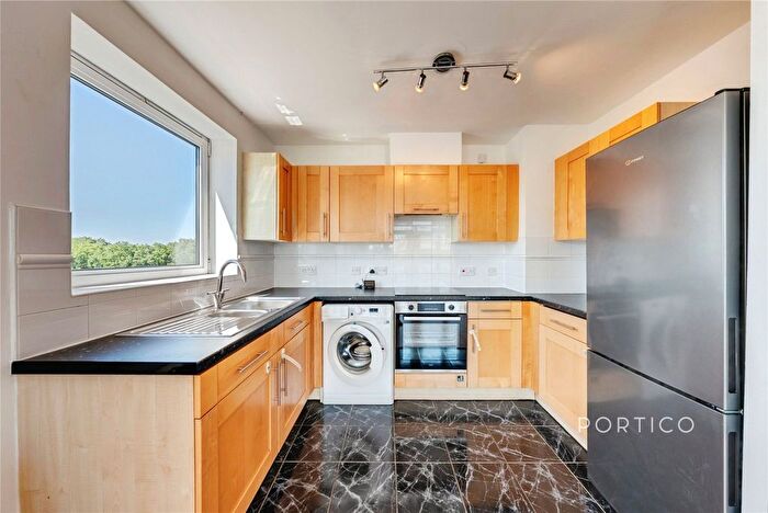 2 Bedroom Flat To Rent In Lowestoft Mews, London, E16