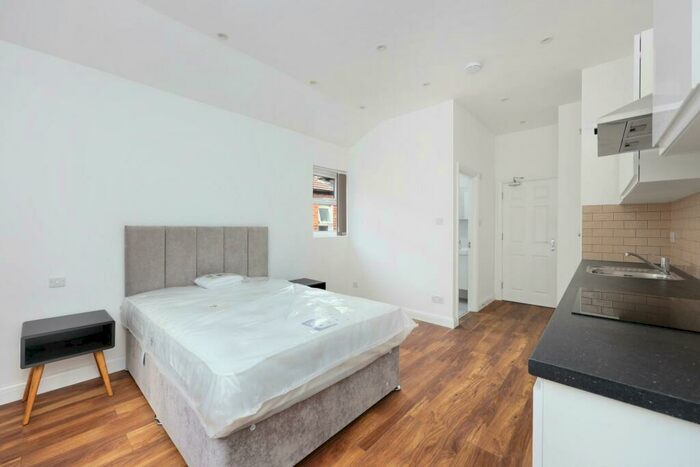 Flat To Rent In Larch Road, London, NW2