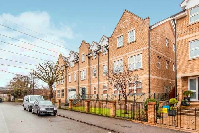 2 Bedroom Apartment To Rent In Orchard House, Leacroft, Staines-upon-thames, TW18
